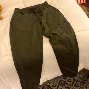 UNIQLO High Rise Lightweight Pull On Jogger Pants in olive green Pockets SZ L